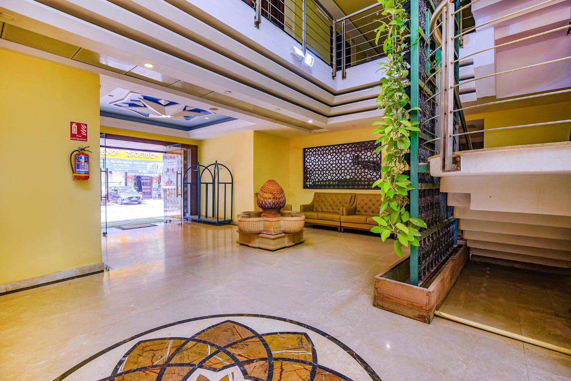 Fabhotel Phoenix Resorts - Nr M Chinnaswamy Stadium 벵갈루루 외부 사진